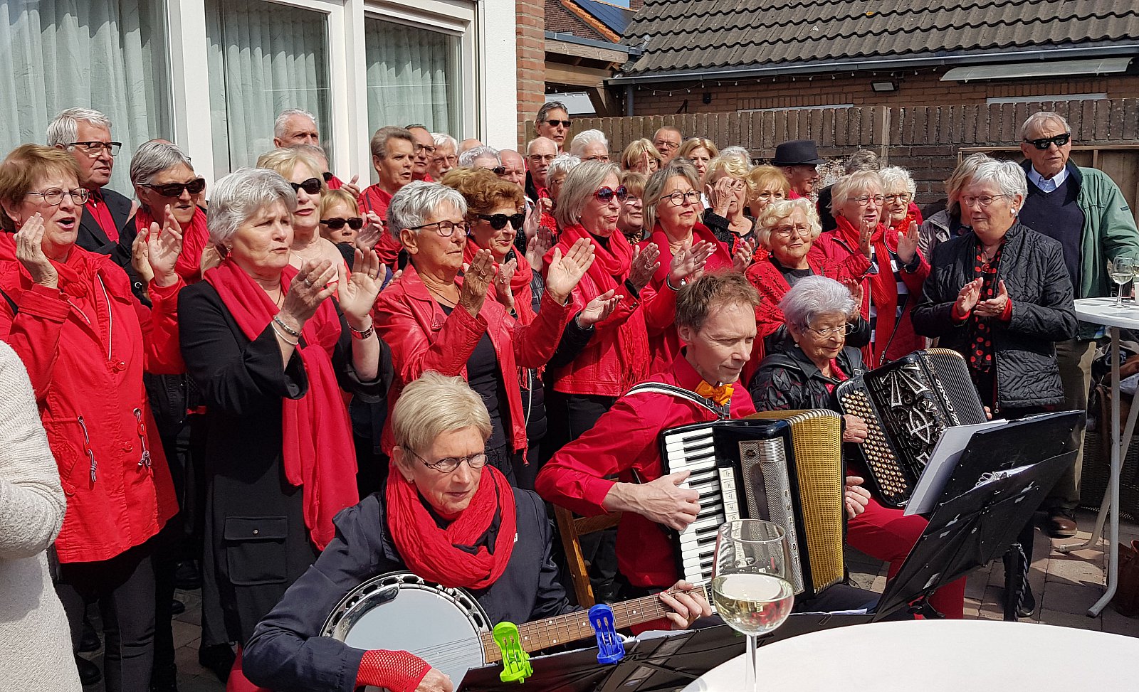 Onderscheiding voor Peter en Anja van Gils, foto's Cor Viveen en Hanneke 